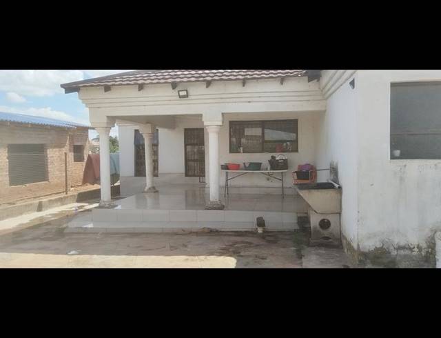 4 BEDROOM HOUSE FOR SALE IN MAKHUVHA B
